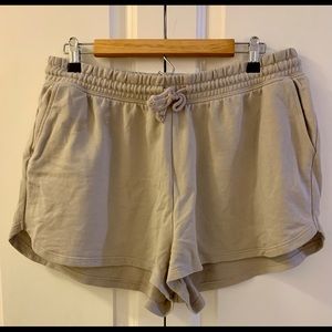 Tan cotton basic shorts. DIVIDED H&M